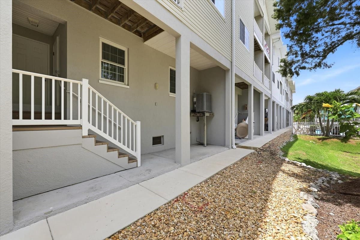 15467 GULF BOULEVARD — photo 48 of 85