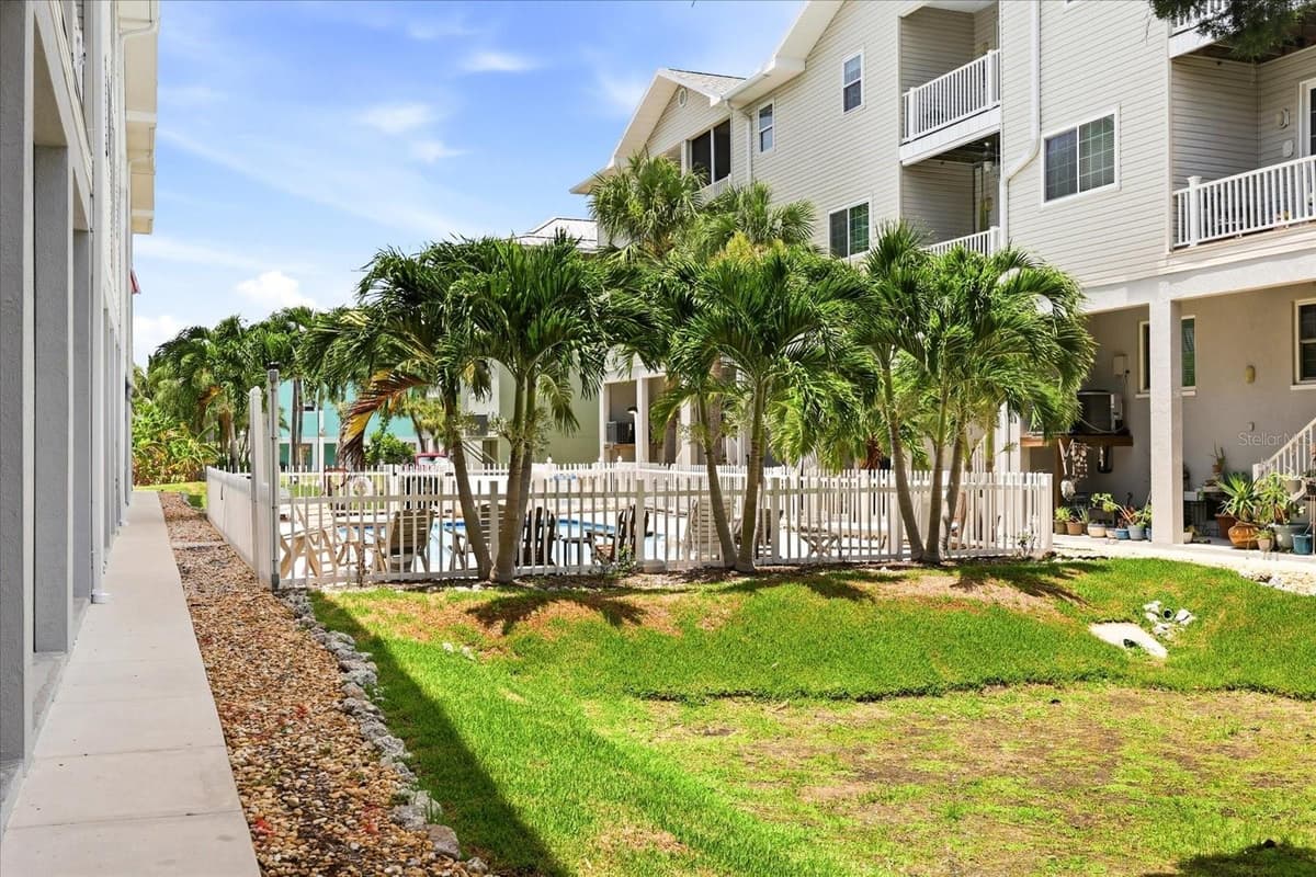15467 GULF BOULEVARD — photo 50 of 85
