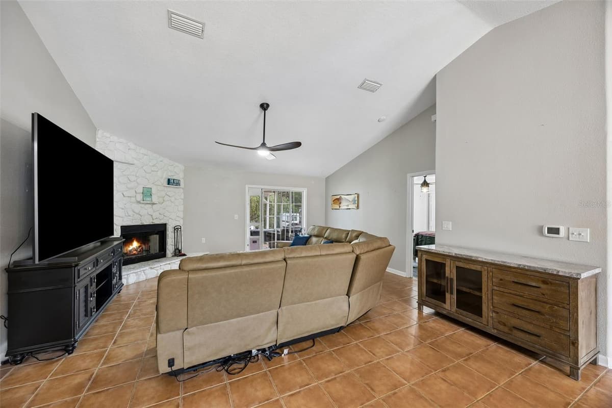 134 BOWFIN DRIVE — photo 8 of 46