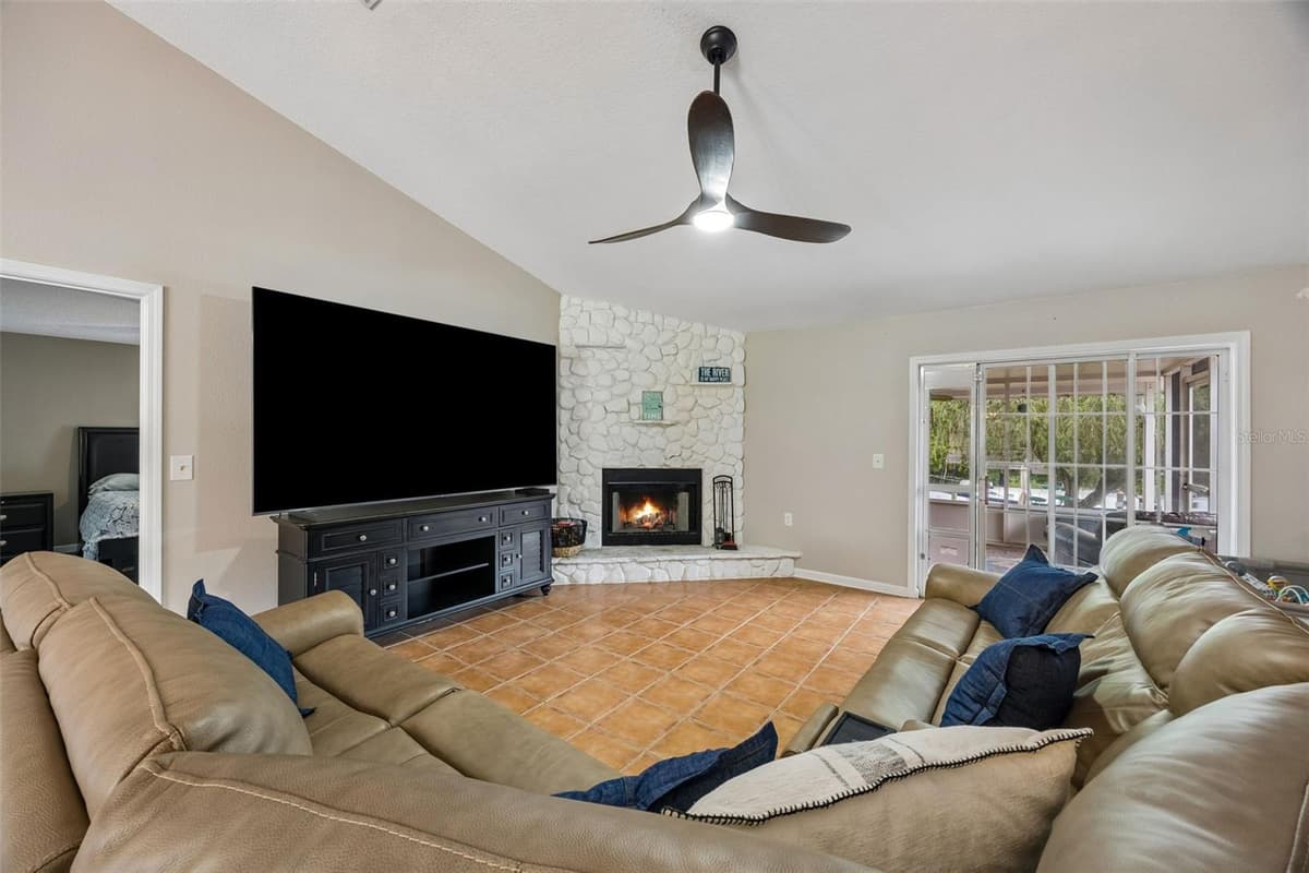 134 BOWFIN DRIVE — photo 6 of 46