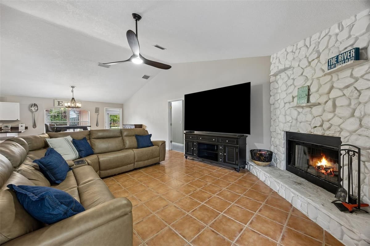 134 BOWFIN DRIVE — photo 7 of 46