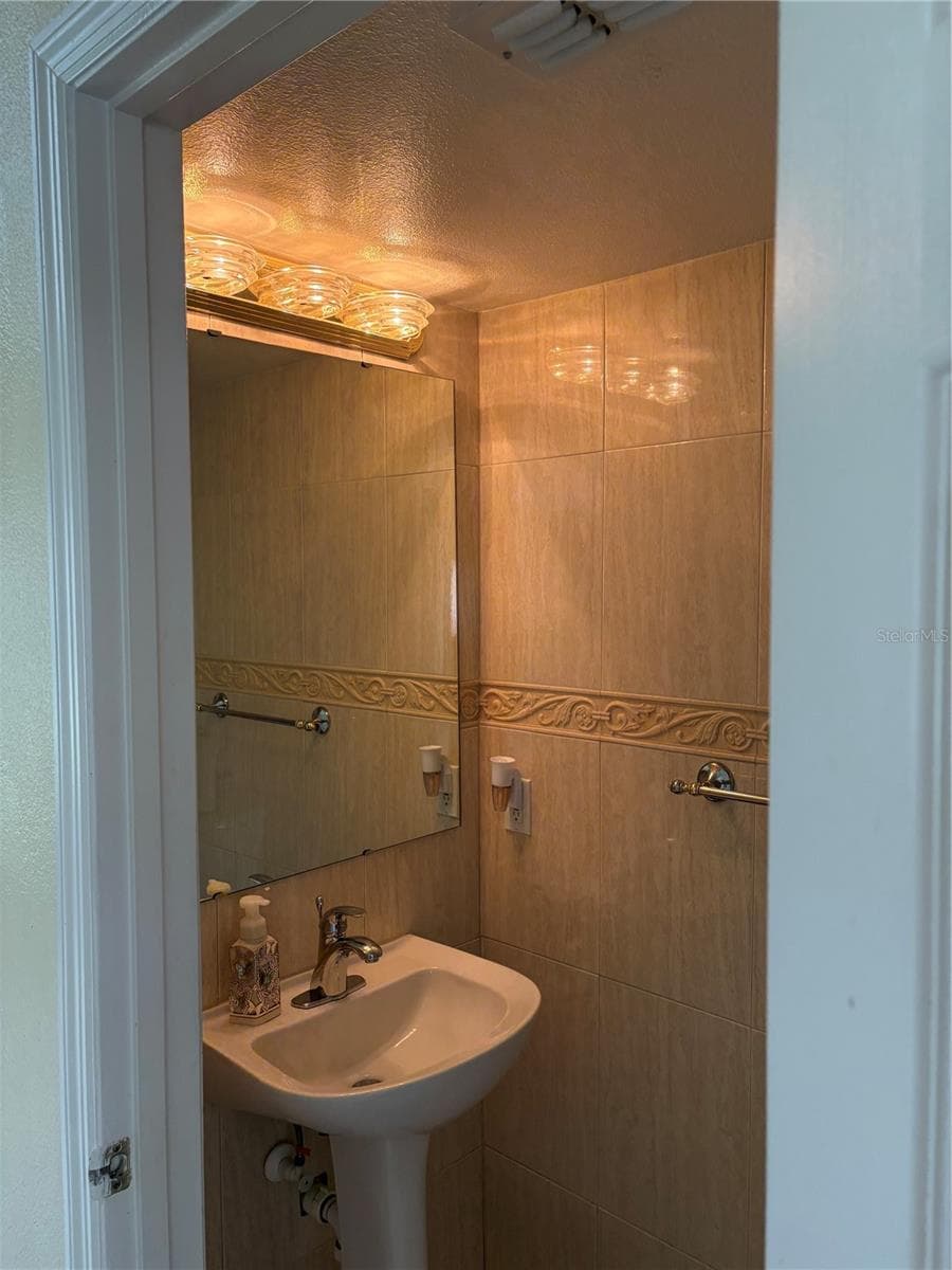 1072 ROYAL MARQUIS CIRCLE — photo 8 of 25