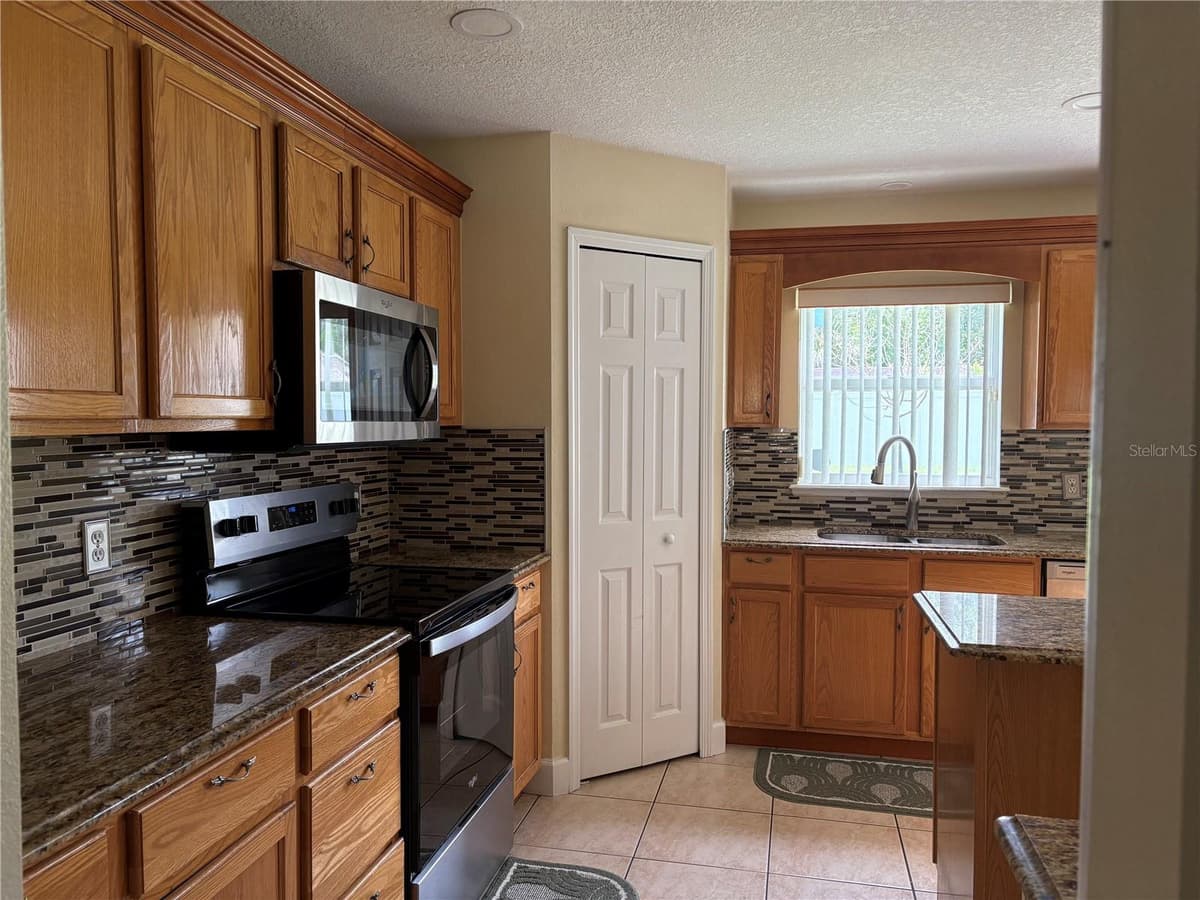 1072 ROYAL MARQUIS CIRCLE — photo 10 of 25
