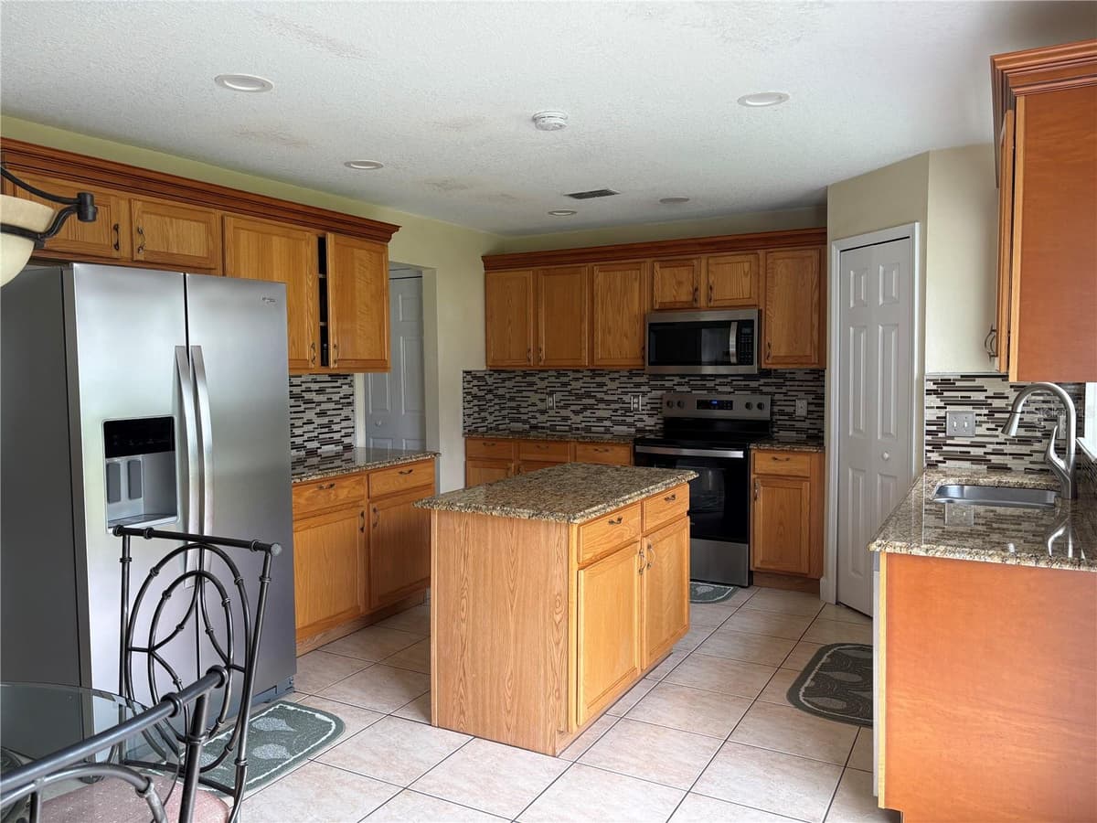1072 ROYAL MARQUIS CIRCLE — photo 11 of 25