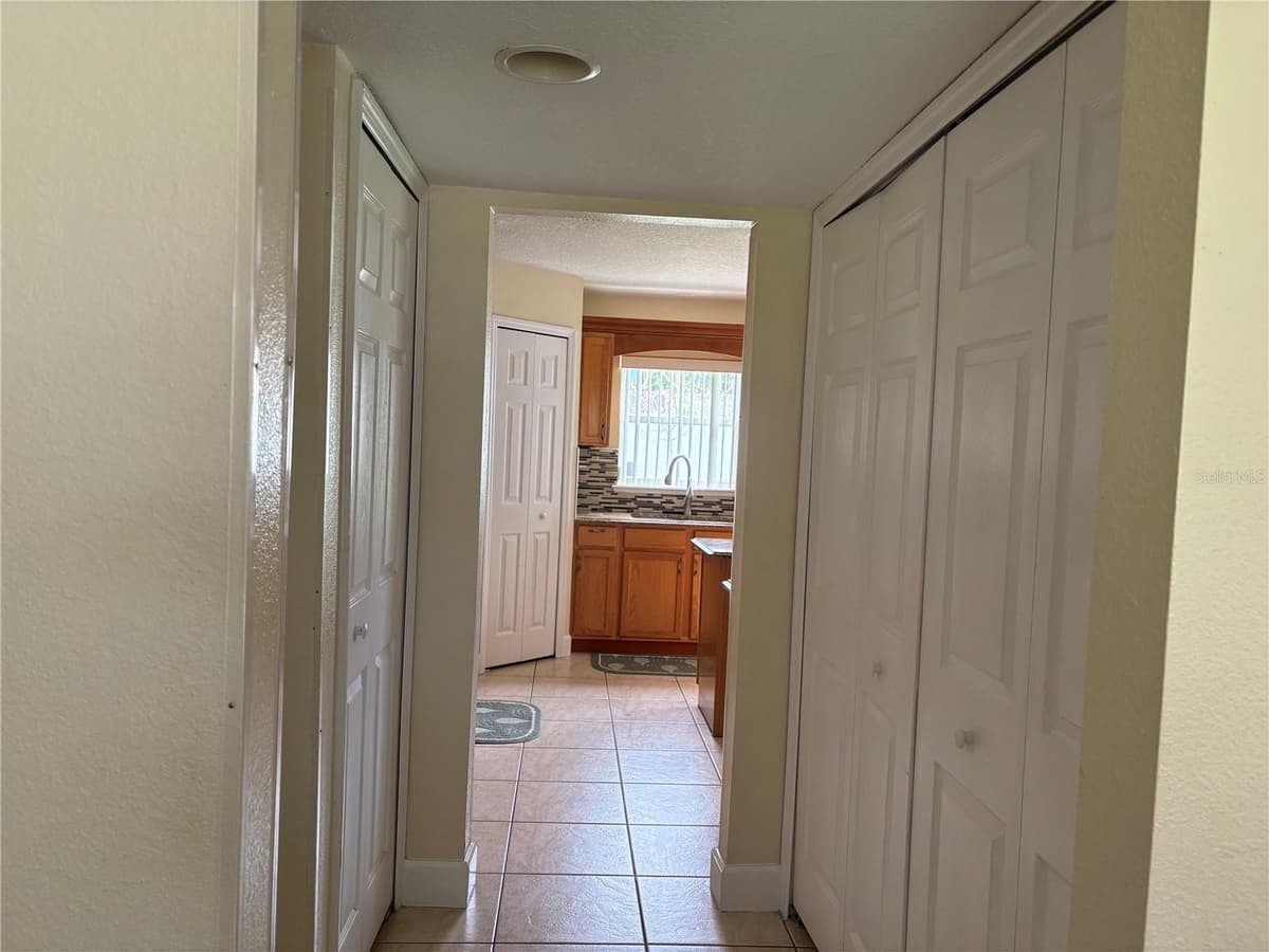 1072 ROYAL MARQUIS CIRCLE — photo 9 of 25