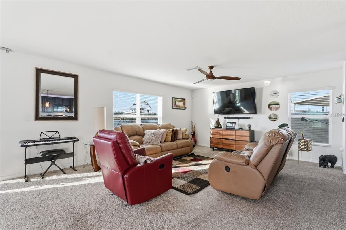 7811 DAVIE RAY DRIVE — photo 10 of 37