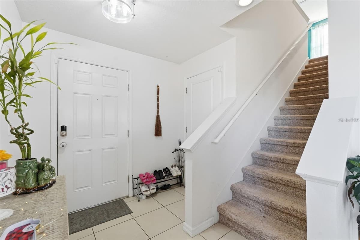 7811 DAVIE RAY DRIVE — photo 4 of 37