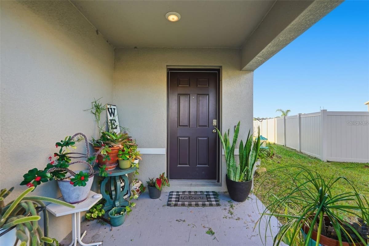 7811 DAVIE RAY DRIVE — photo 3 of 37