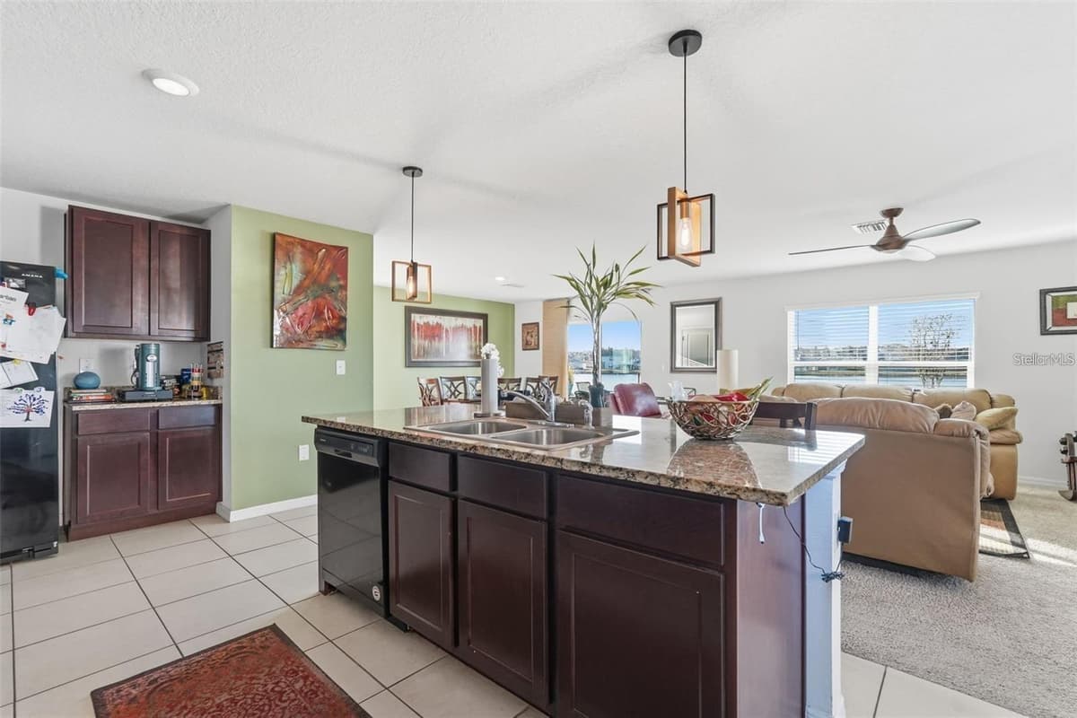 7811 DAVIE RAY DRIVE — photo 6 of 37