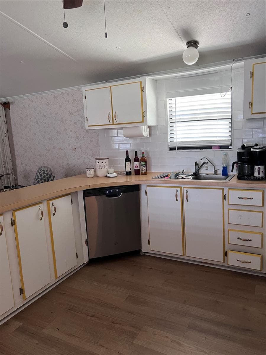 3326 DENISE DRIVE — photo 10 of 22