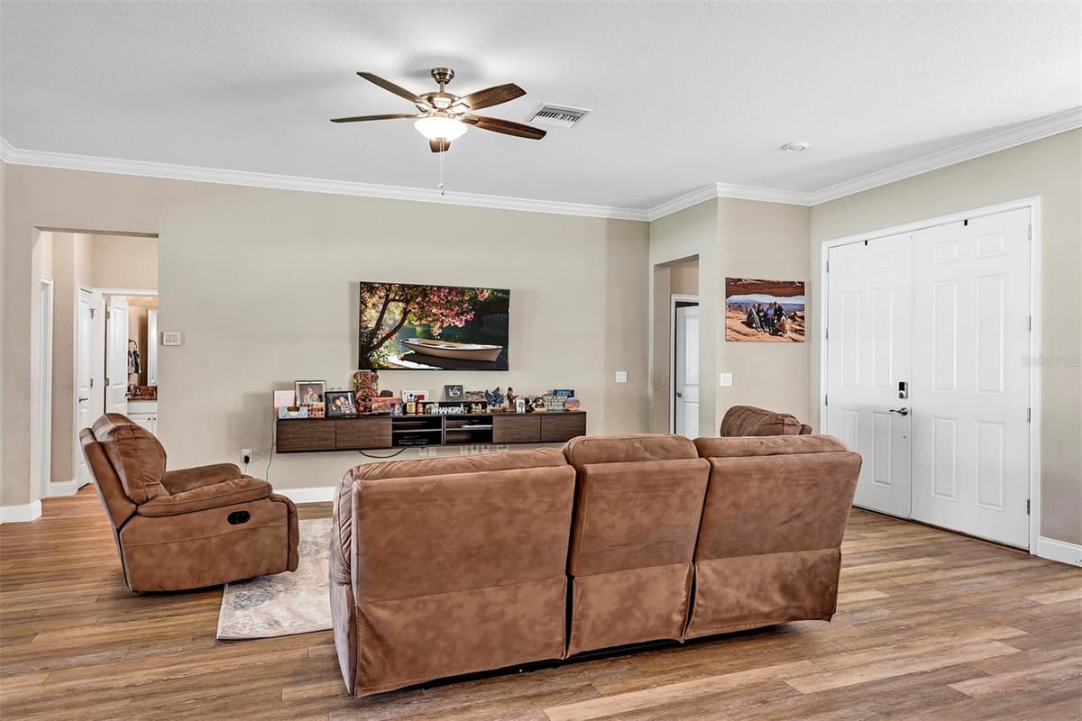 340 RUTH JENNINGS DRIVE — photo 5 of 31