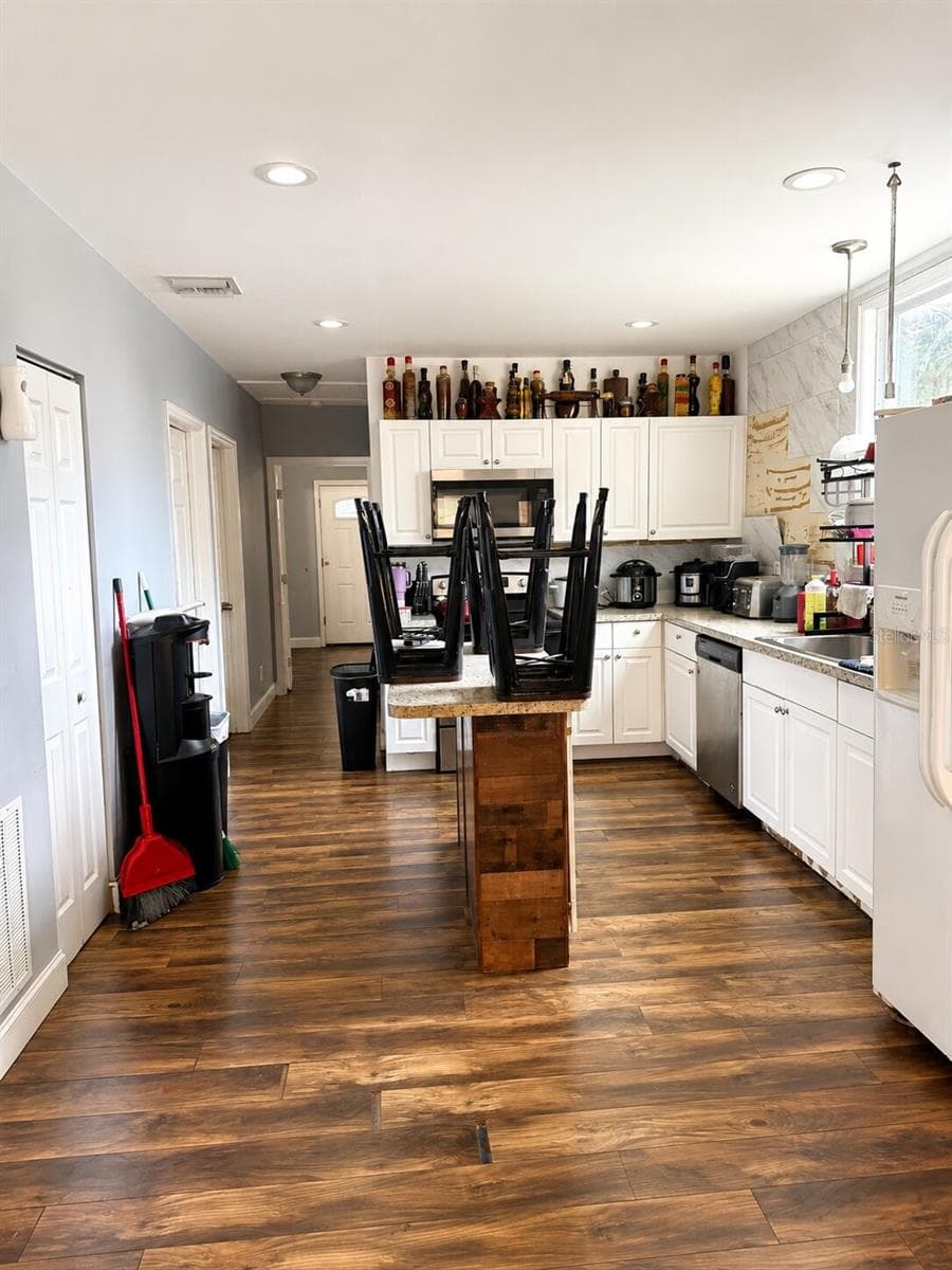 1604 ANGLE ROAD — photo 3 of 13