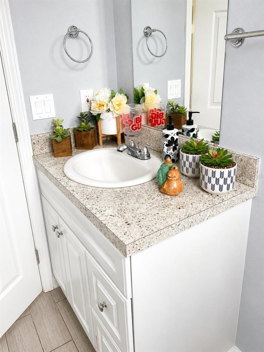 1604 ANGLE ROAD — photo 6 of 13