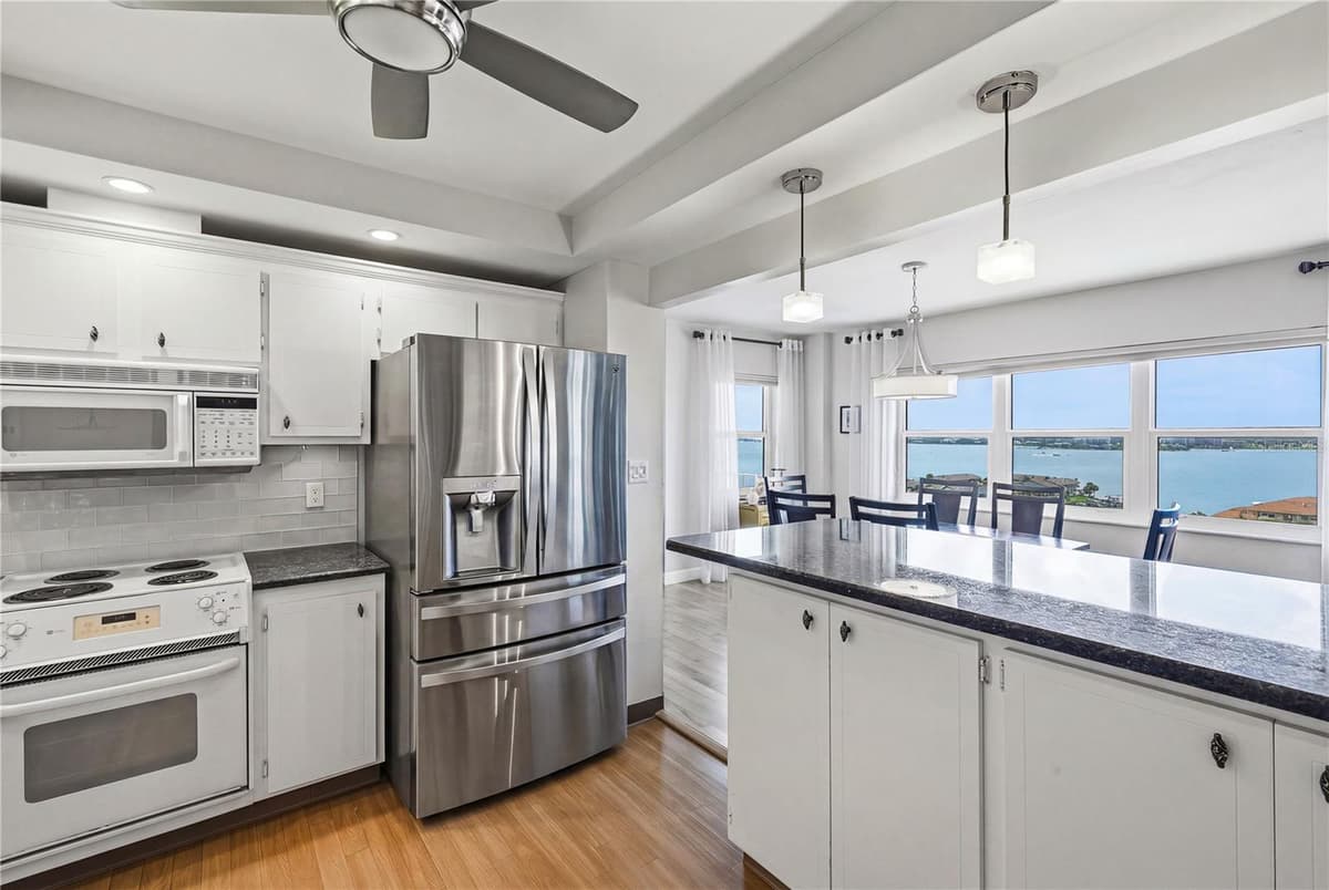 1621 GULF BOULEVARD — photo 17 of 66
