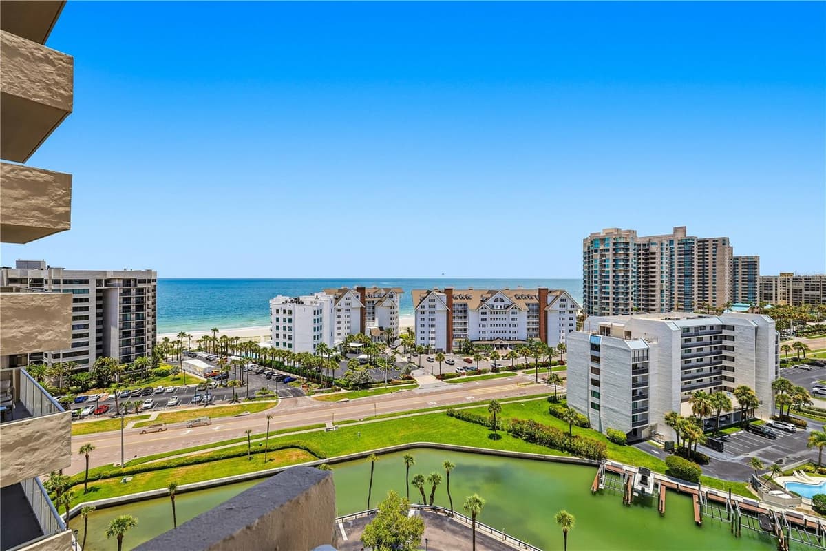 1621 GULF BOULEVARD — photo 4 of 66