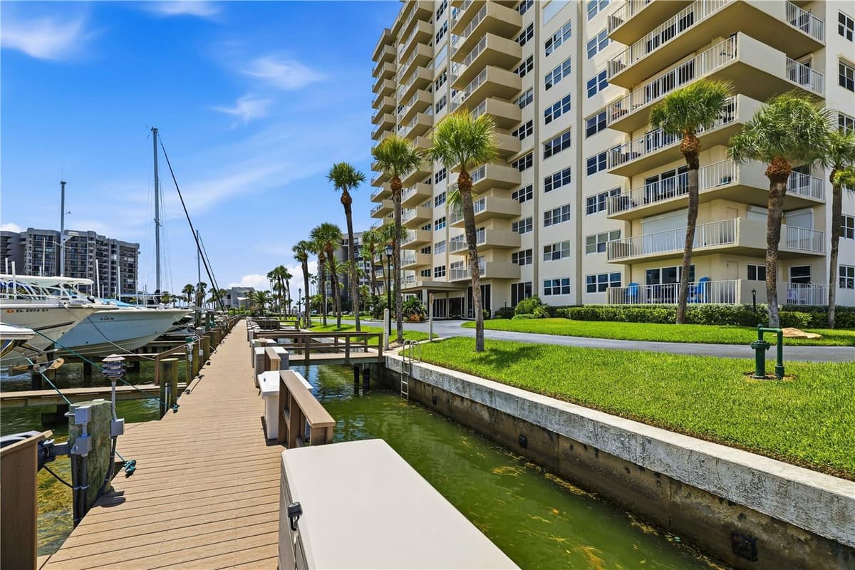 1621 GULF BOULEVARD — photo 37 of 66