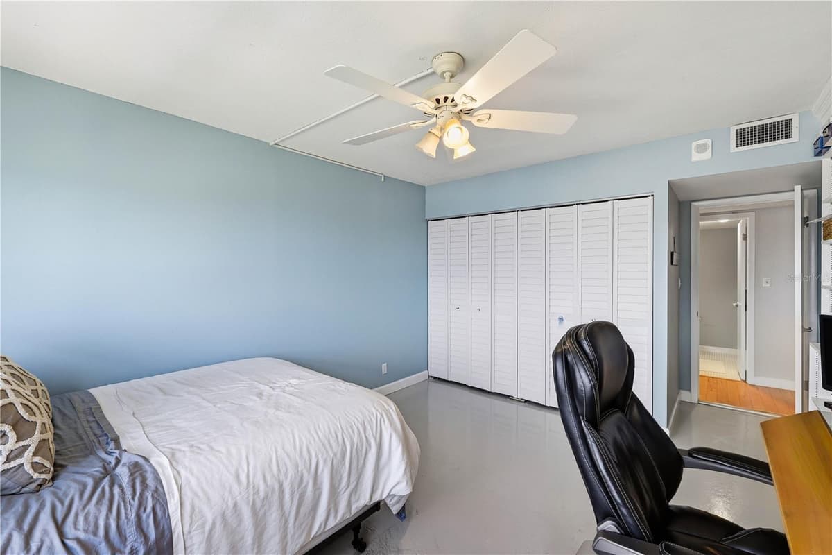 1621 GULF BOULEVARD — photo 32 of 66