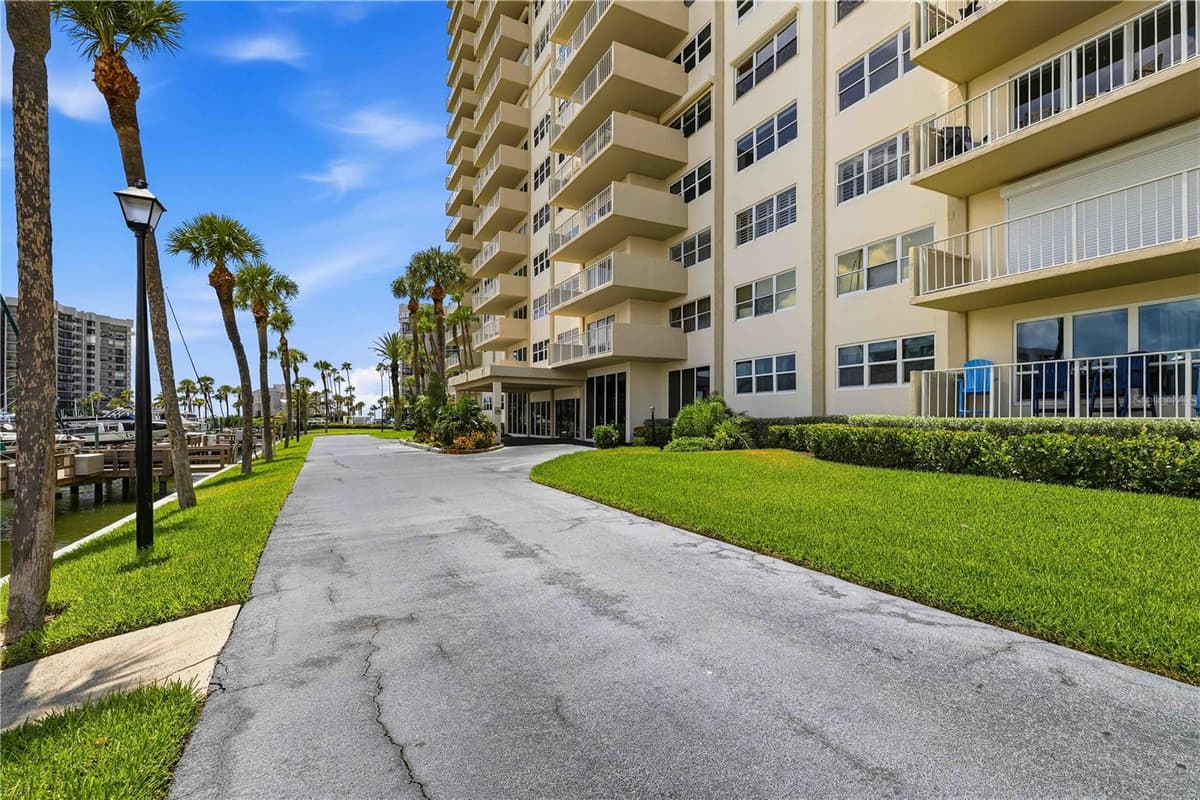 1621 GULF BOULEVARD — photo 36 of 66