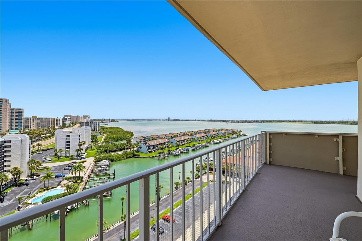 1621 GULF BOULEVARD — photo 6 of 66