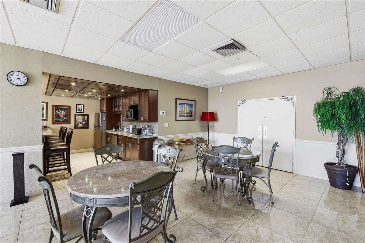 1621 GULF BOULEVARD — photo 39 of 66