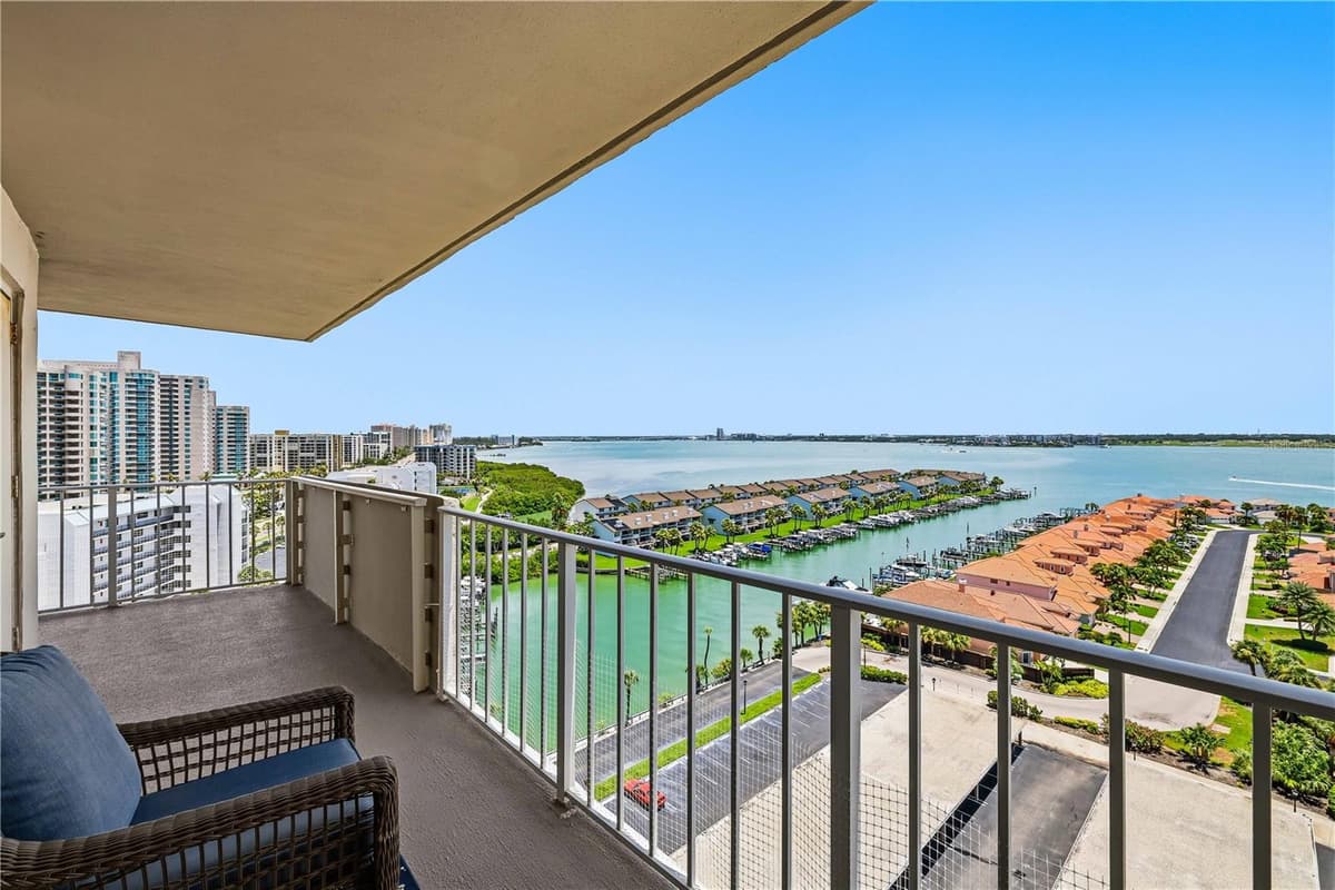 1621 GULF BOULEVARD — photo 7 of 66
