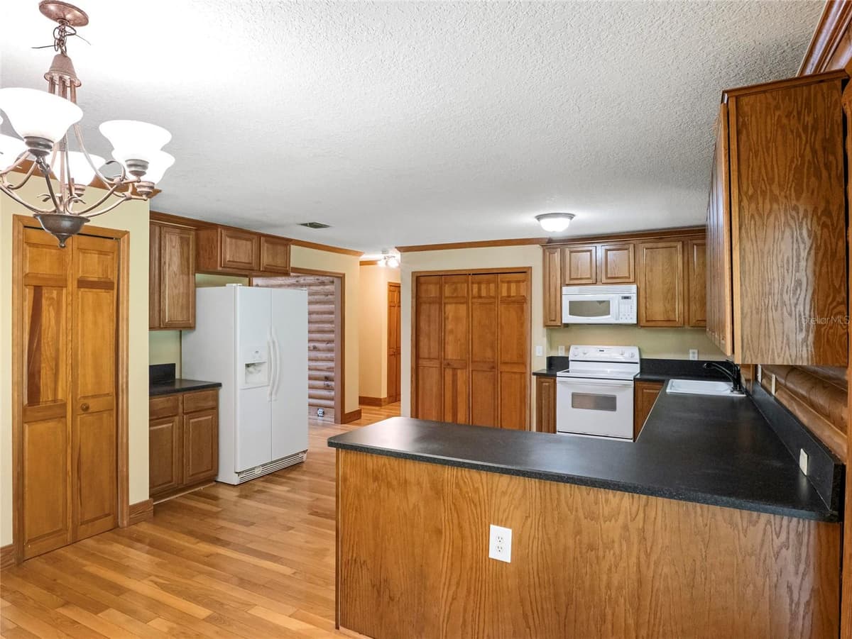 712 MALLARD DRIVE — photo 19 of 36