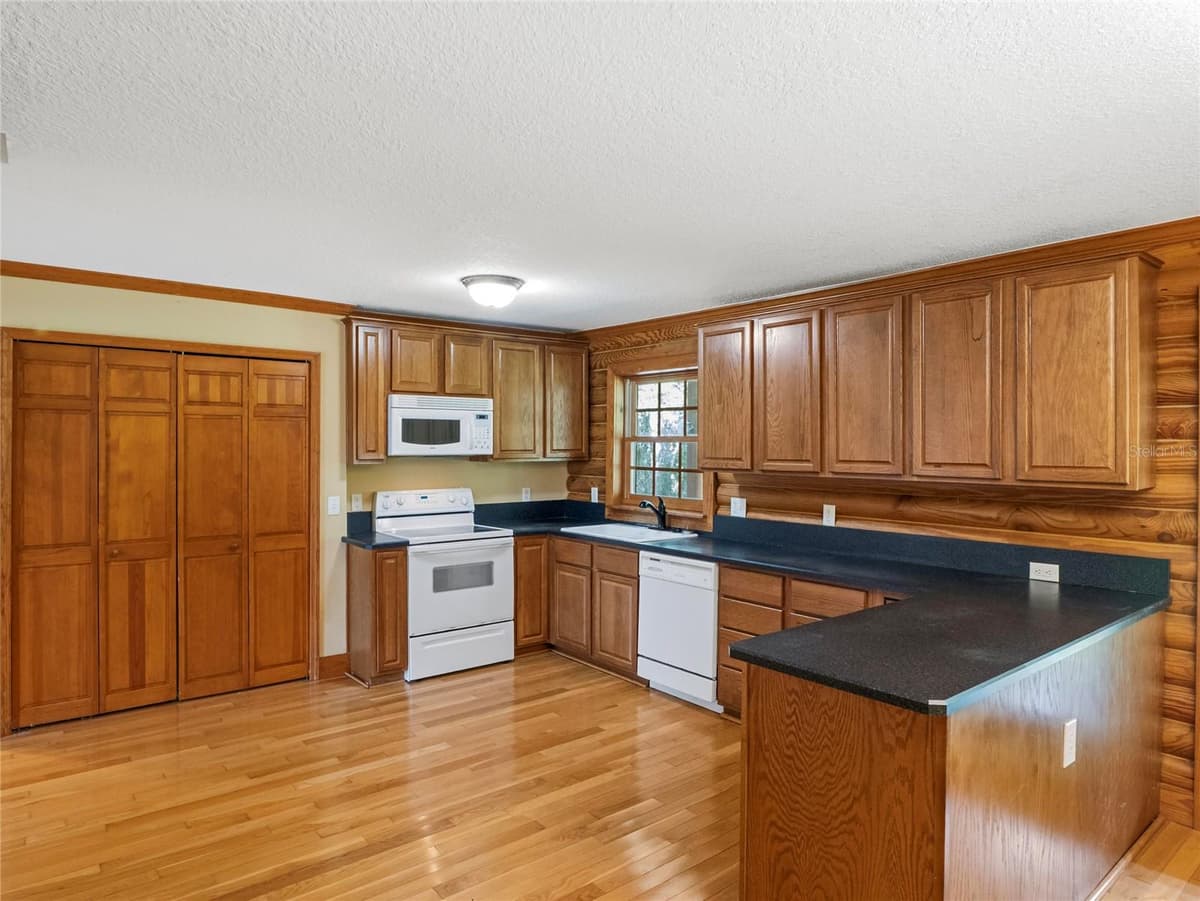 712 MALLARD DRIVE — photo 18 of 36