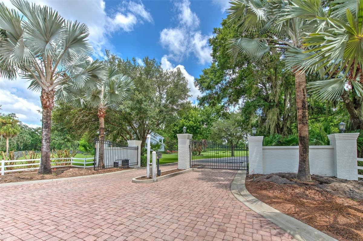 11444 HAMMOCK OAKS CT — photo 10 of 84