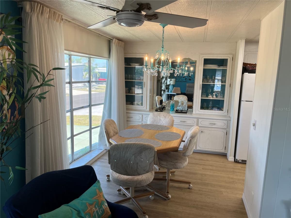 609 CERVINA DRIVE — photo 11 of 38