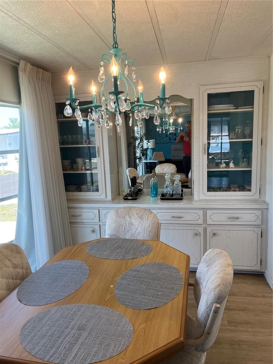 609 CERVINA DRIVE — photo 12 of 38