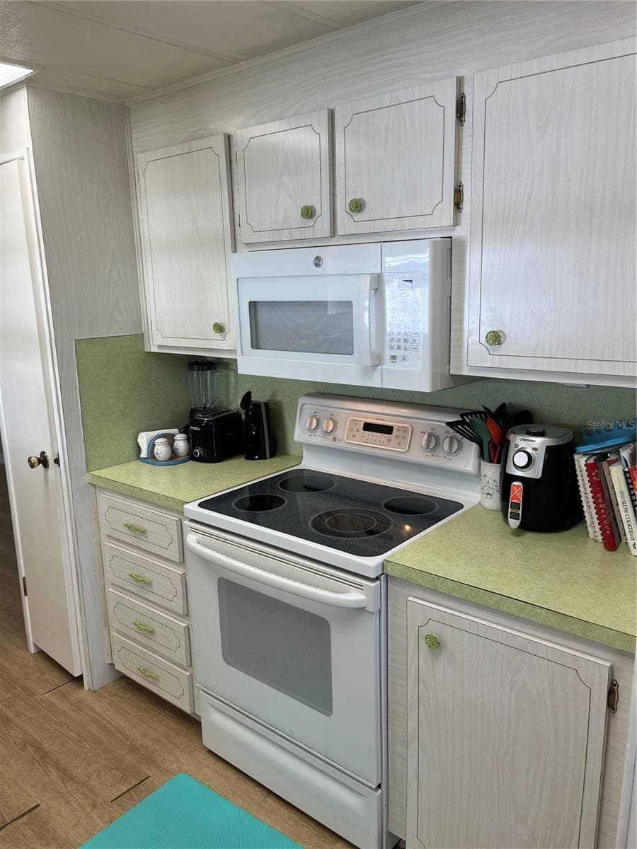 609 CERVINA DRIVE — photo 15 of 38
