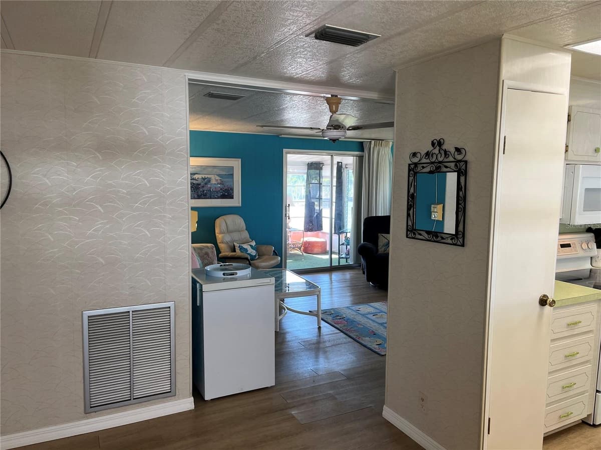 609 CERVINA DRIVE — photo 18 of 38