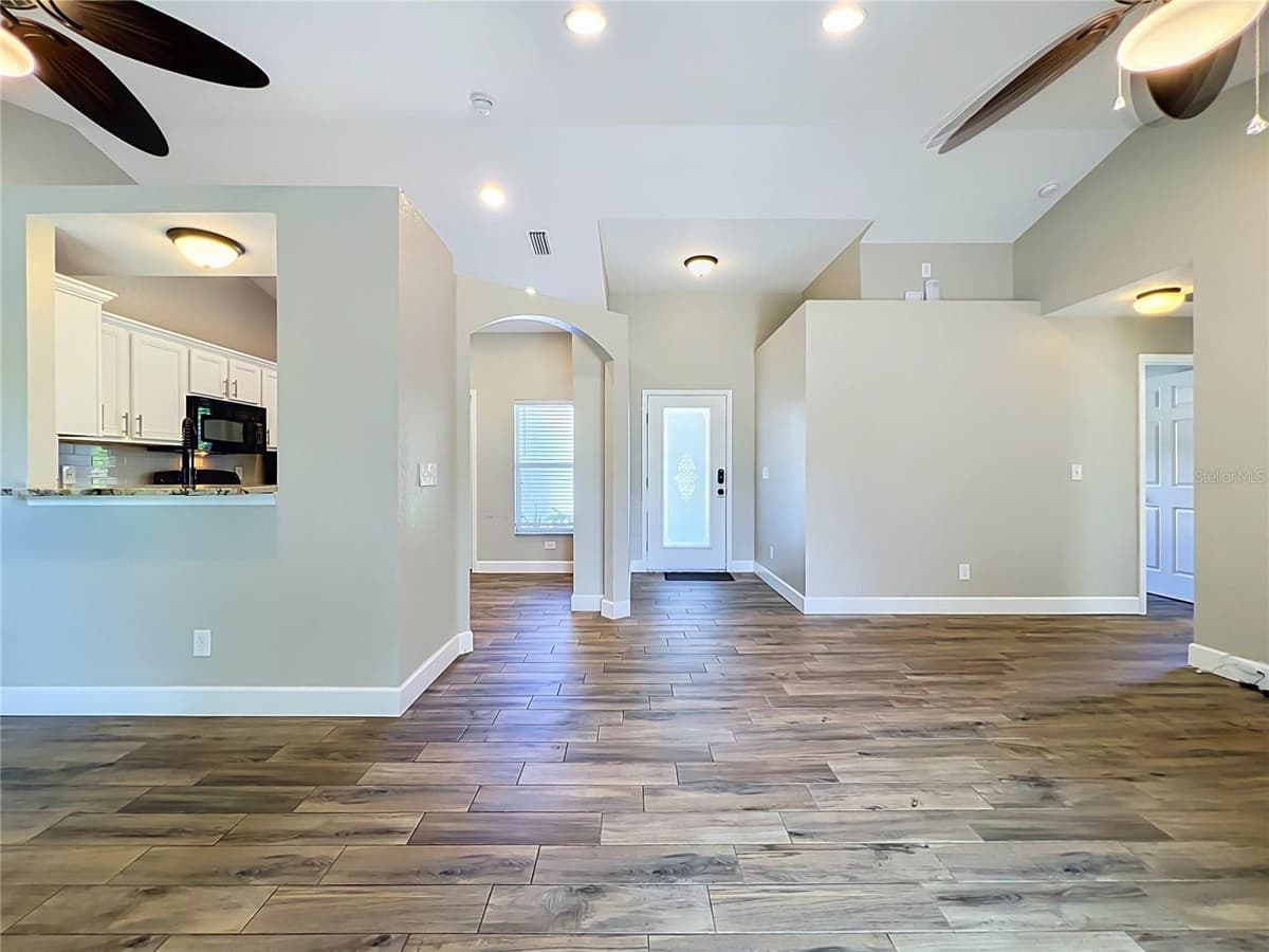 1193 LAKE LUCERNE CIRCLE — photo 10 of 39