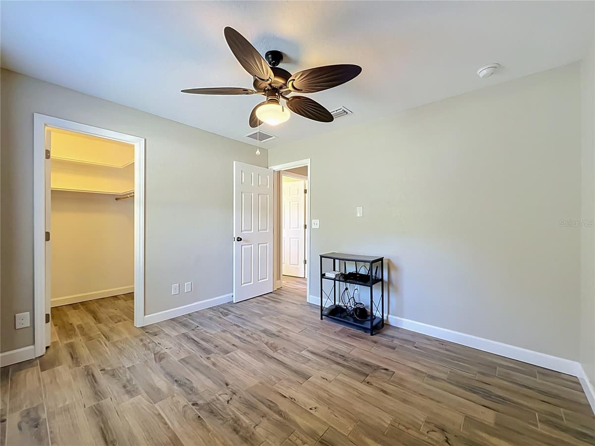1193 LAKE LUCERNE CIRCLE — photo 17 of 39