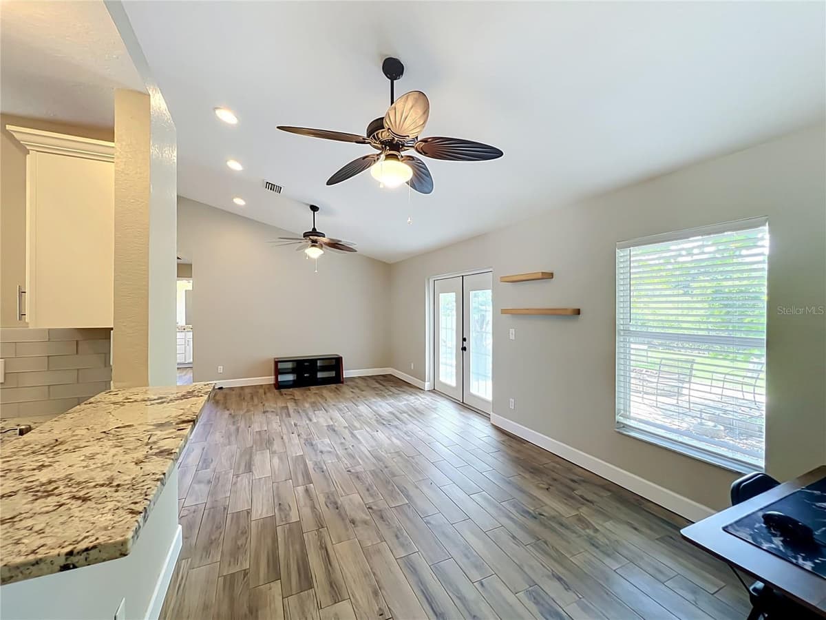 1193 LAKE LUCERNE CIRCLE — photo 15 of 39