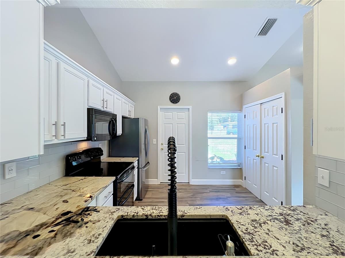 1193 LAKE LUCERNE CIRCLE — photo 8 of 39