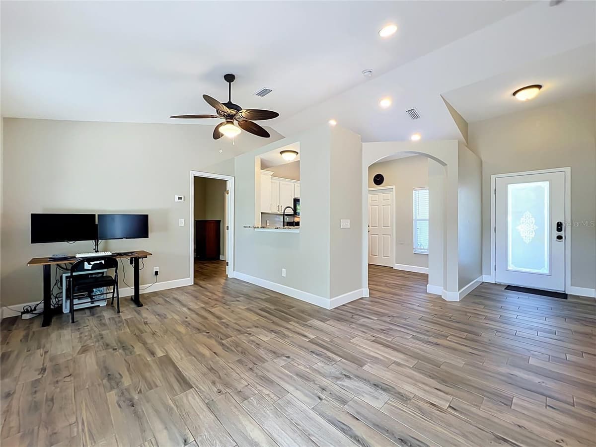 1193 LAKE LUCERNE CIRCLE — photo 14 of 39