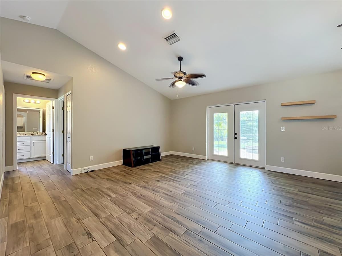 1193 LAKE LUCERNE CIRCLE — photo 12 of 39