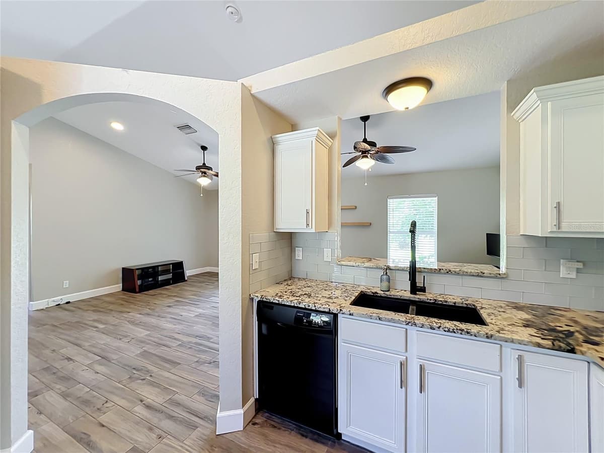 1193 LAKE LUCERNE CIRCLE — photo 6 of 39