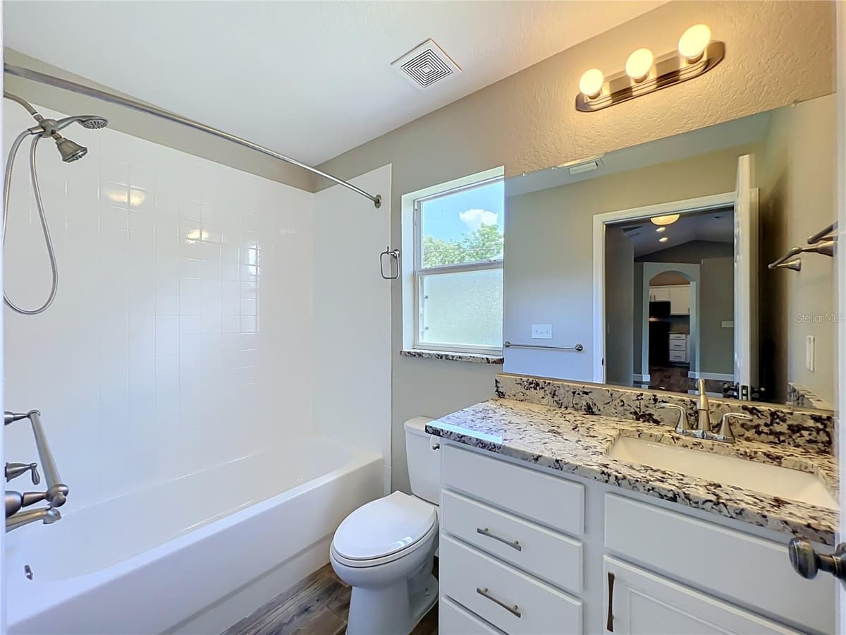 1193 LAKE LUCERNE CIRCLE — photo 18 of 39