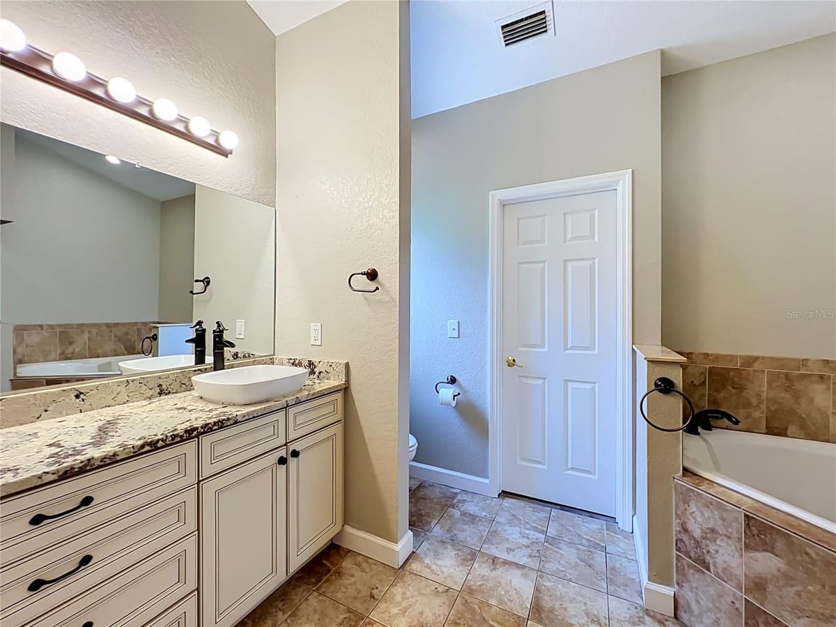 1193 LAKE LUCERNE CIRCLE — photo 24 of 39