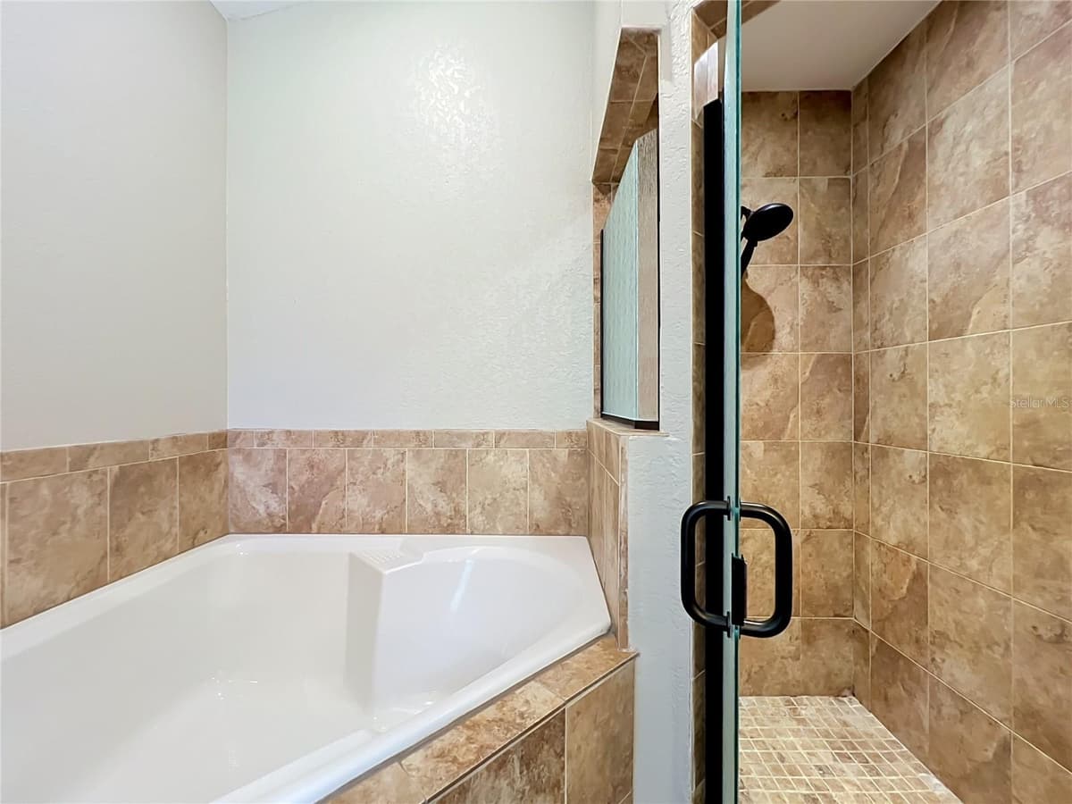 1193 LAKE LUCERNE CIRCLE — photo 26 of 39