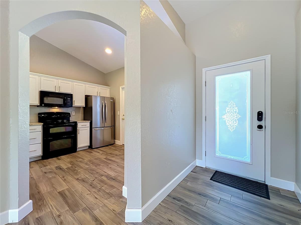 1193 LAKE LUCERNE CIRCLE — photo 7 of 39