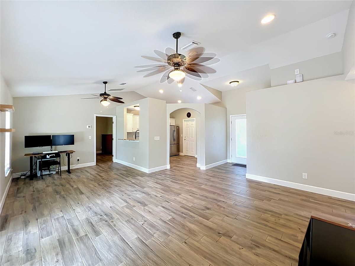 1193 LAKE LUCERNE CIRCLE — photo 13 of 39