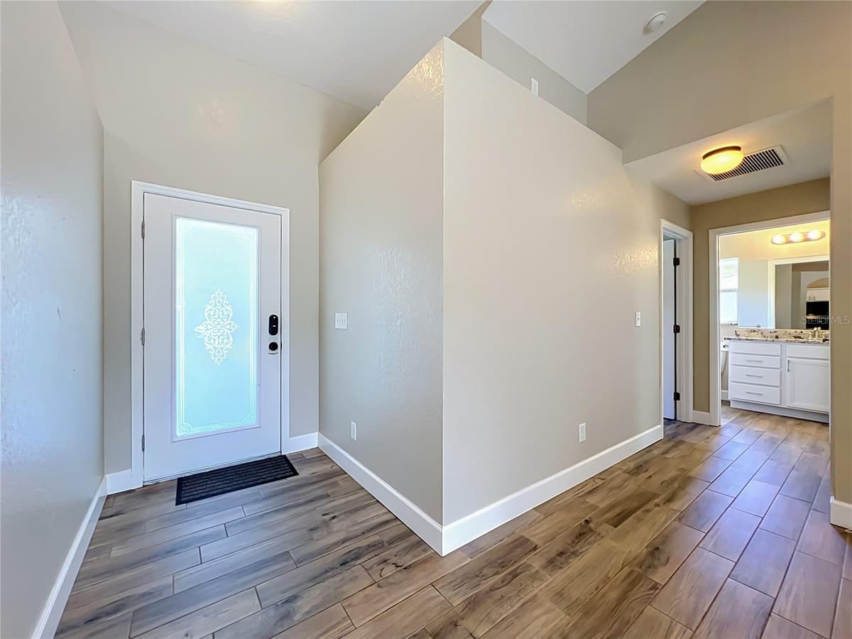1193 LAKE LUCERNE CIRCLE — photo 9 of 39