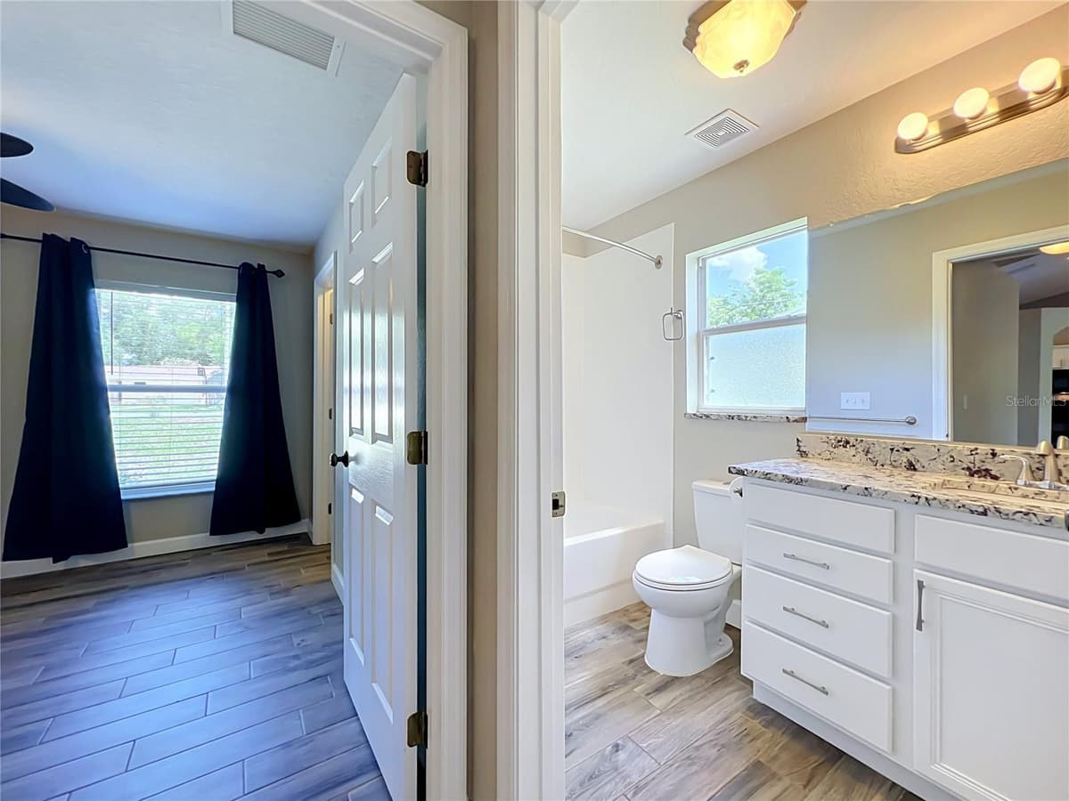 1193 LAKE LUCERNE CIRCLE — photo 19 of 39