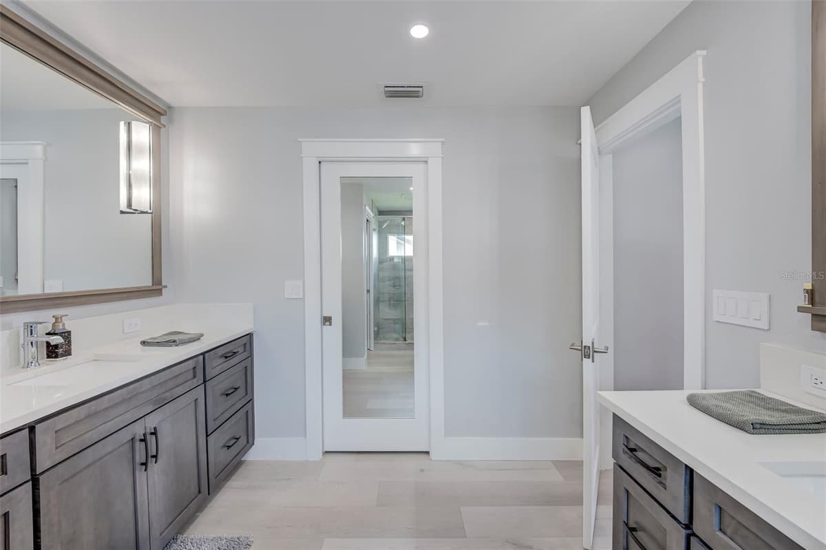 5204 TOWER DRIVE — photo 21 of 45