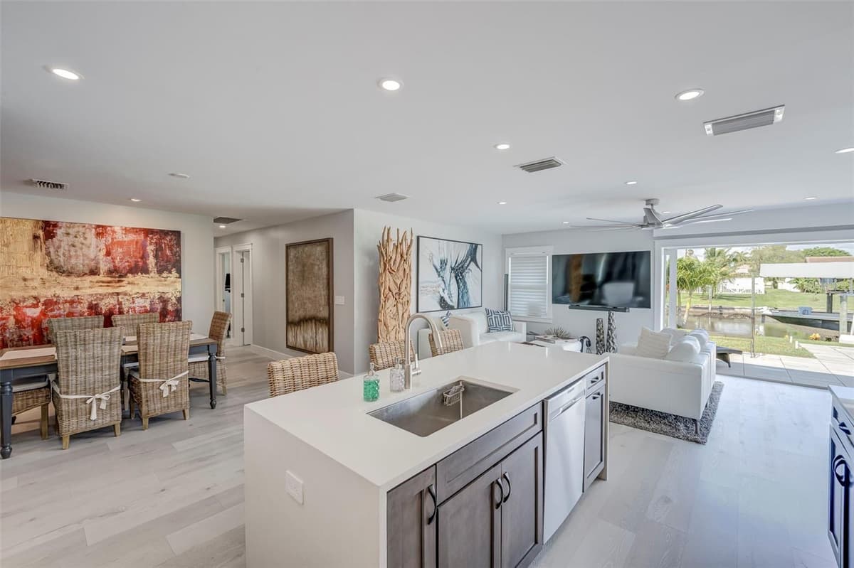 5204 TOWER DRIVE — photo 9 of 45