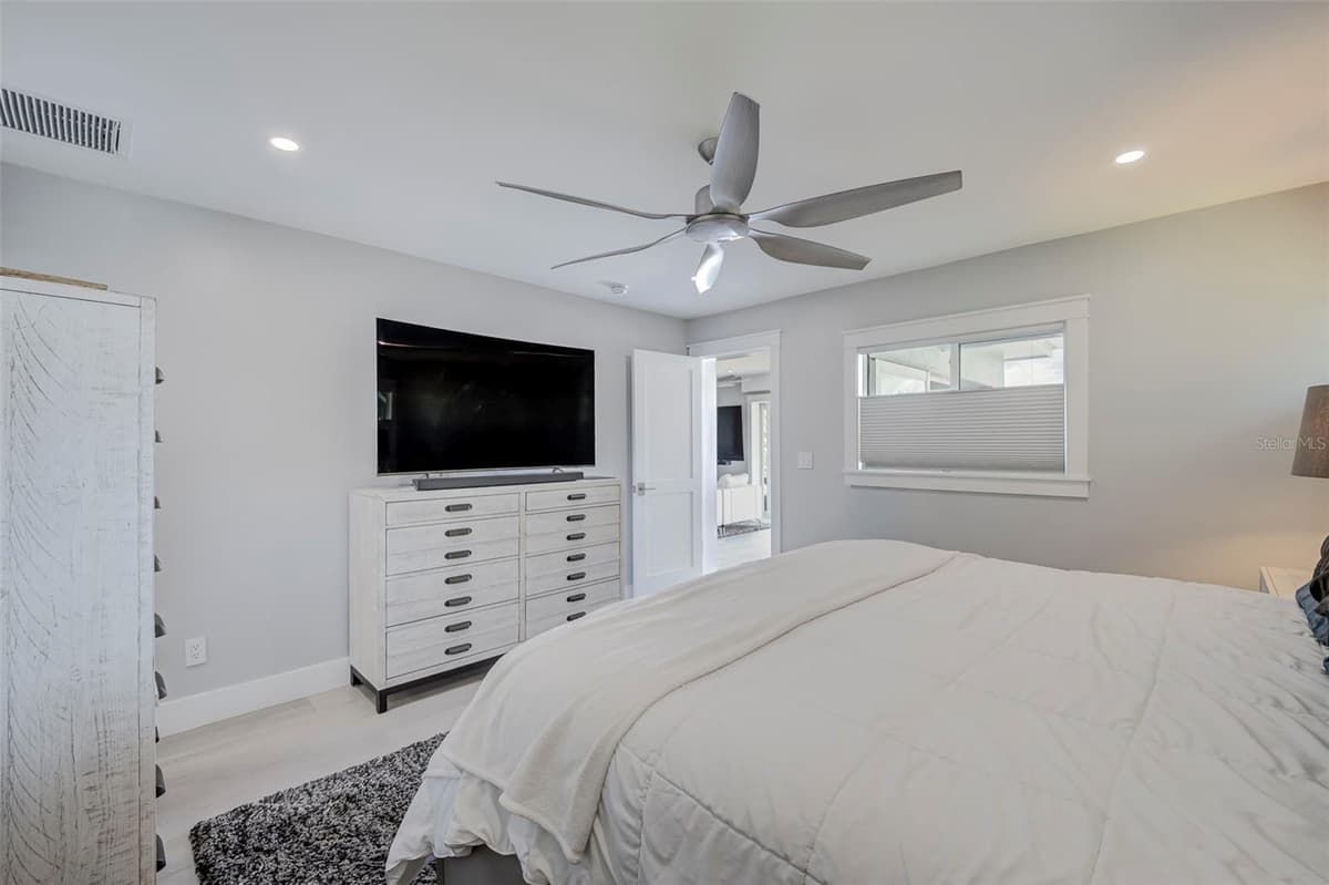 5204 TOWER DRIVE — photo 18 of 45