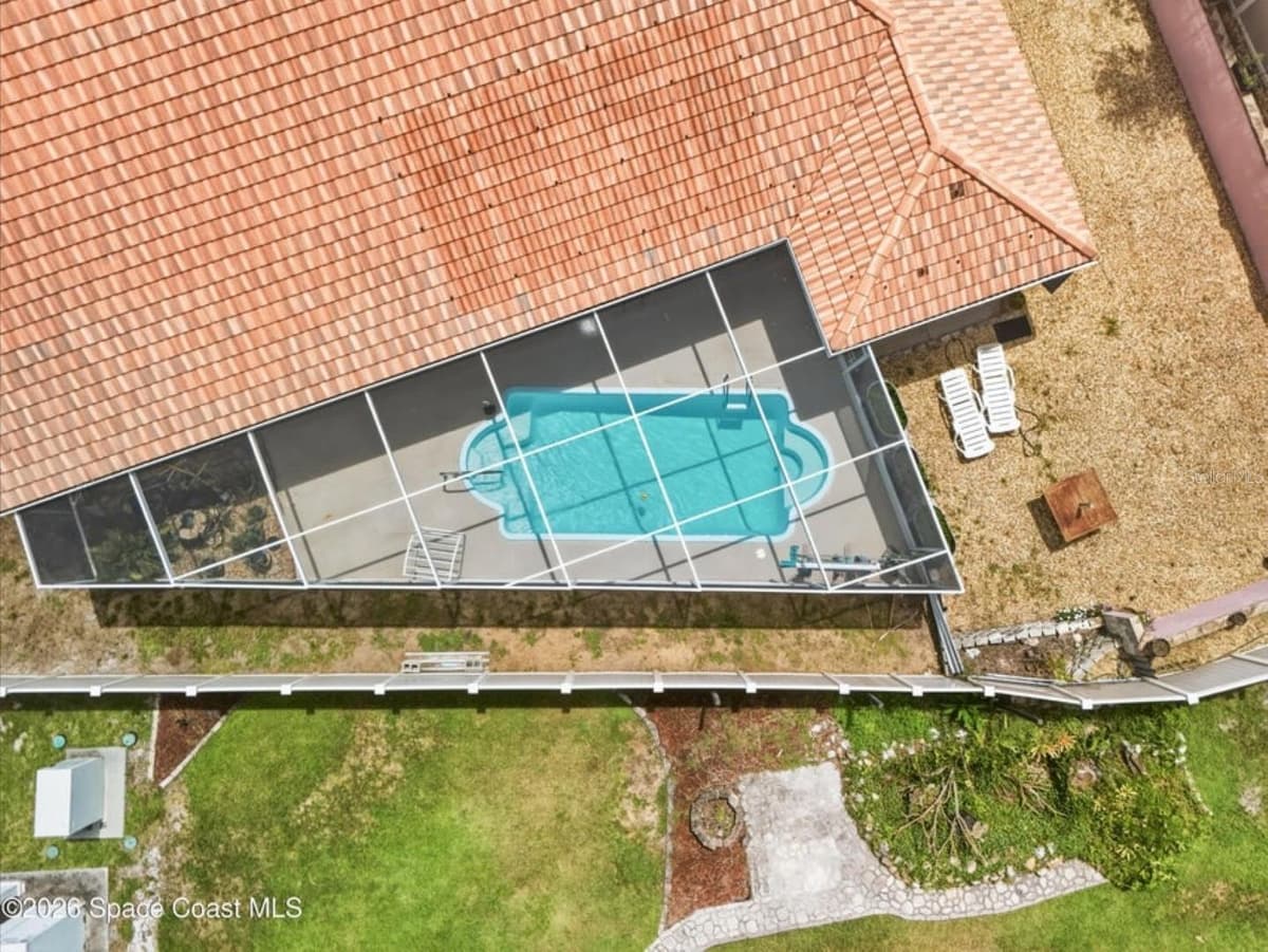 4562 HELENA DRIVE — photo 9 of 44